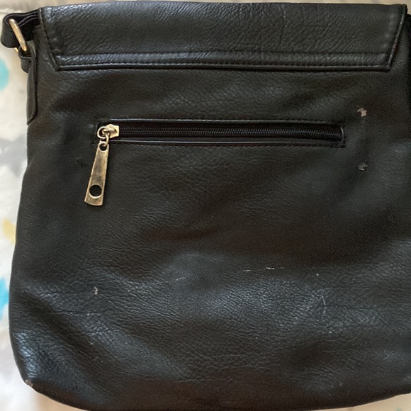 Black Michael Kors pocket book. Been used has been a good pocket book. - Picture 3 of 6